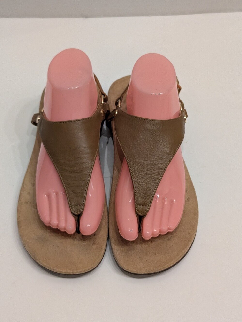 Vionic KIRRA Womens 9 Tan Brown Leather Buckle Orthopedic Thongs Sandals Arch